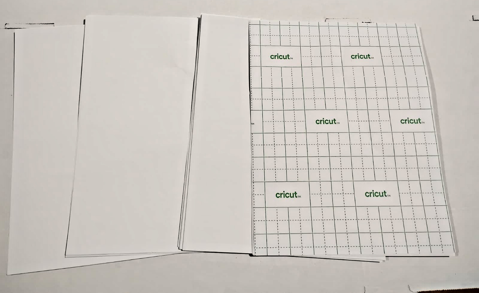 Cricut Printable Iron-On for Light Fabrics HTV for Inkjet Printers 8.5″ x 11″