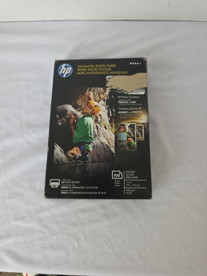 1 box of HP Advanced Photo Paper 4″x6″ glossy (100 photos) Inkjet Q6638A NEW